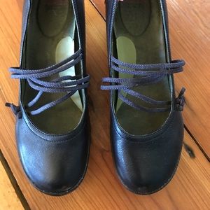 Camper elastic strap heels